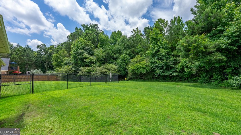 Welcome home to this beautifully maintained all-brick ranch - photo 42