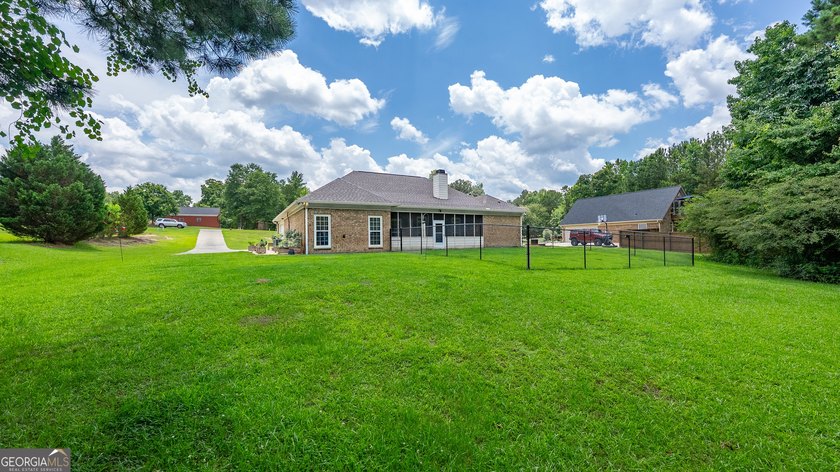 Welcome home to this beautifully maintained all-brick ranch - photo 44