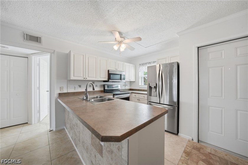 2 bed 2 bath first floor condo in the complex of Villa Manor - photo 6