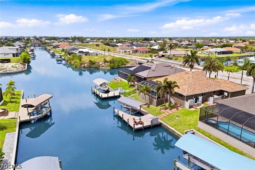 Gulf-access pool home with four bedrooms plus a den, two baths - photo 3