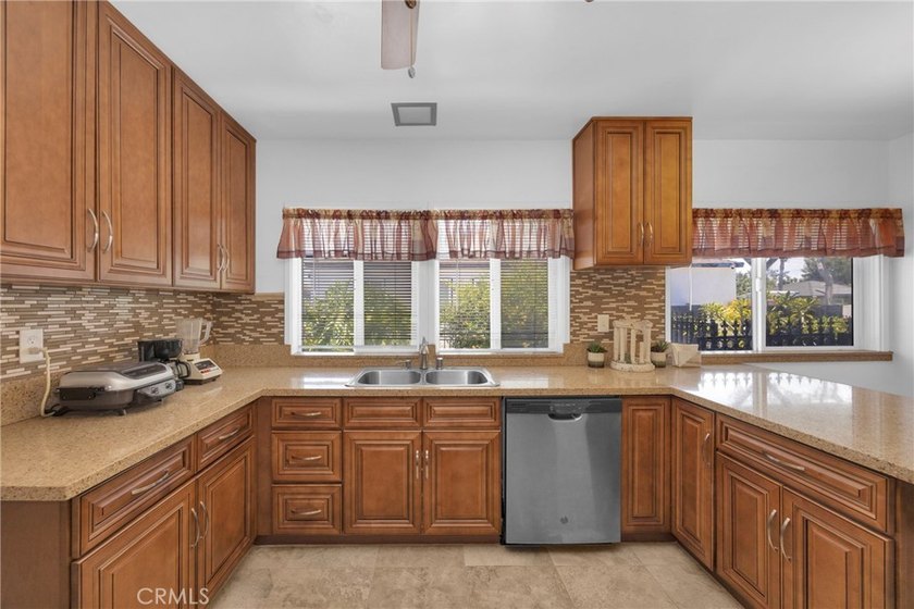 Rare opportunity to own a spacious single-level home with a - photo 18