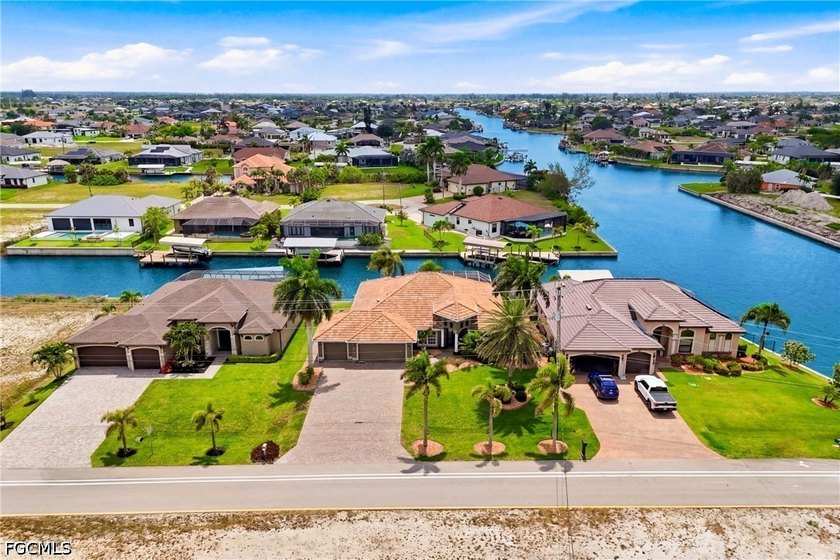 Gulf-access pool home with four bedrooms plus a den, two baths - photo 9
