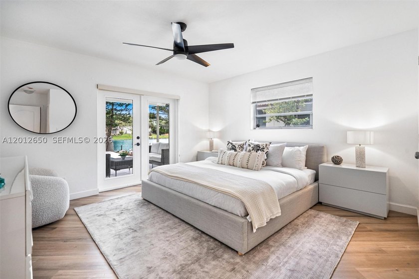 Lakefront living in Miami Lakes! This spacious 5-bedroom - photo 19