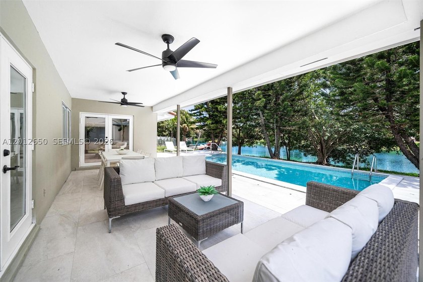 Lakefront living in Miami Lakes! This spacious 5-bedroom - photo 21