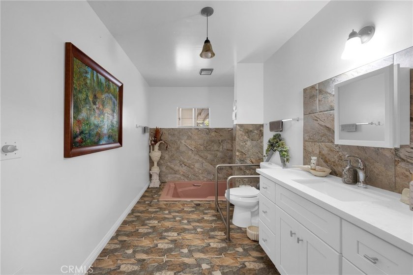 Rare opportunity to own a spacious single-level home with a - photo 38