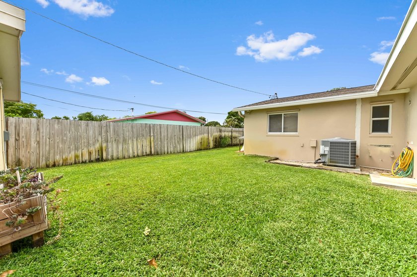Welcome to 1560 Roy Drive, a stunningly remodeled 4-bedroom - photo 30