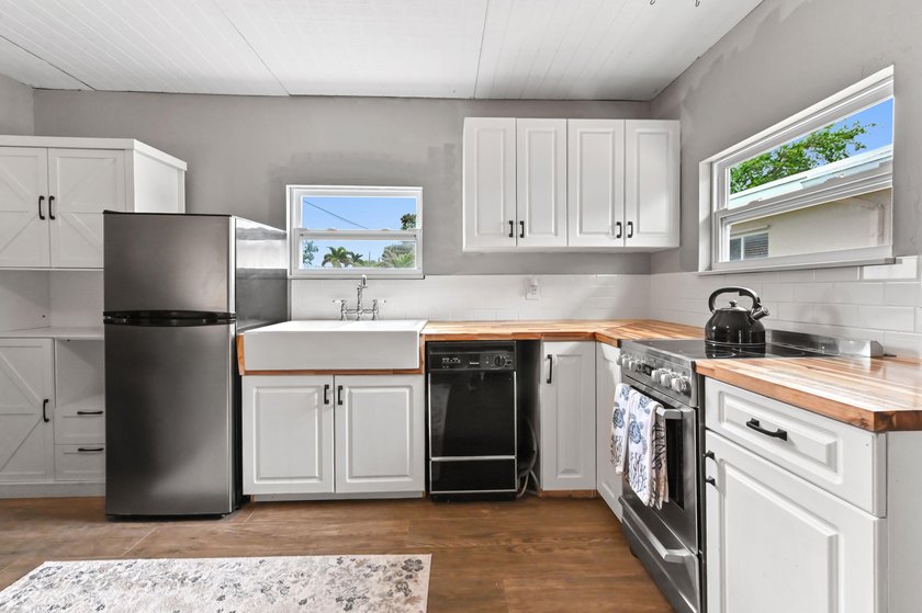 Welcome to 1560 Roy Drive, a stunningly remodeled 4-bedroom - photo 39