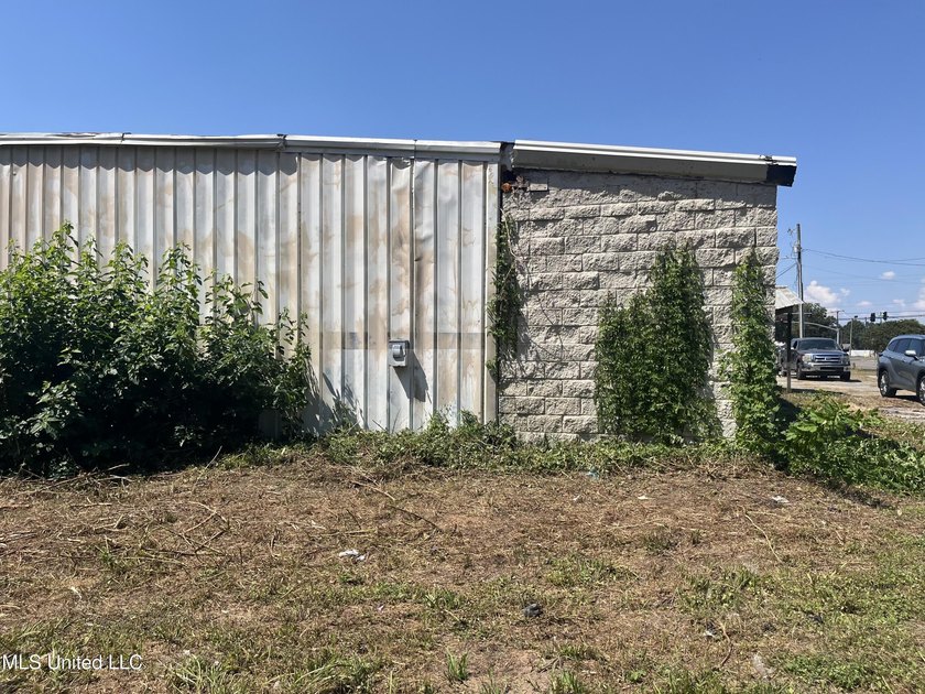 Great Commercial Investment Opportunity- 15,450 sf, not in a - photo 2