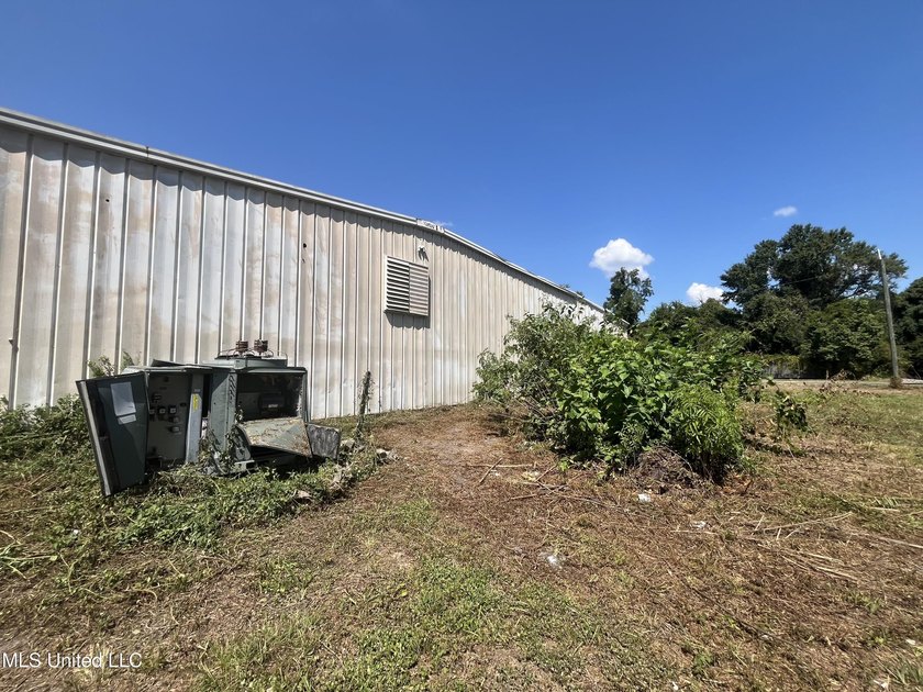 Great Commercial Investment Opportunity- 15,450 sf, not in a - photo 4