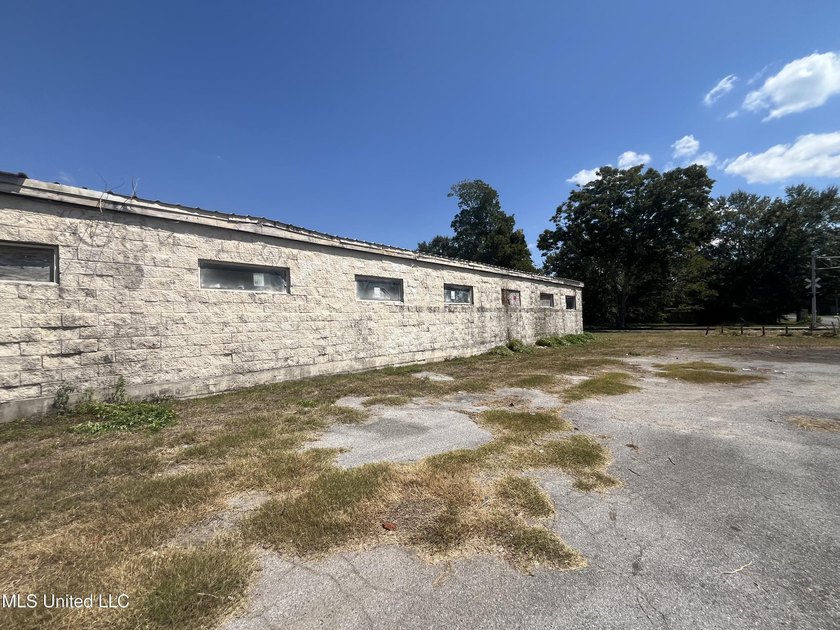 Great Commercial Investment Opportunity- 15,450 sf, not in a - photo 5