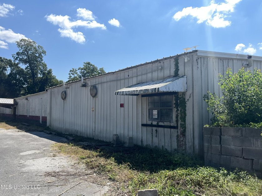 Great Commercial Investment Opportunity- 15,450 sf, not in a - photo 7