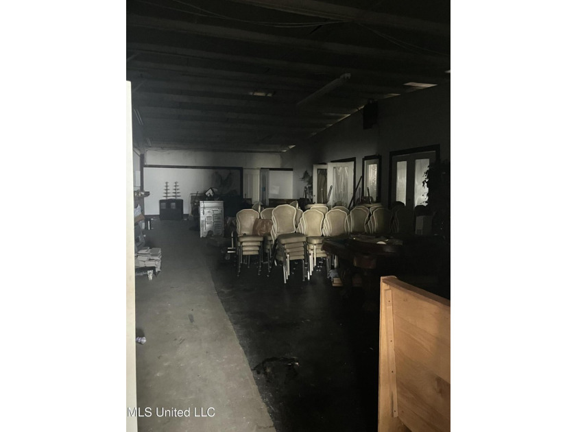 Great Commercial Investment Opportunity- 15,450 sf, not in a - photo 9