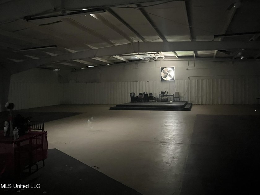 Great Commercial Investment Opportunity- 15,450 sf, not in a - photo 10