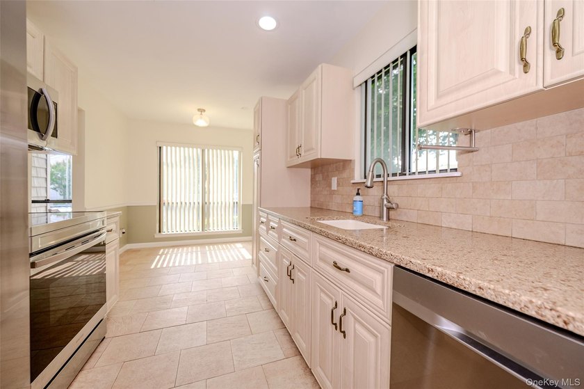A rare opportunity to own a 2 bedroom, 2 bath ranch-style - photo 3