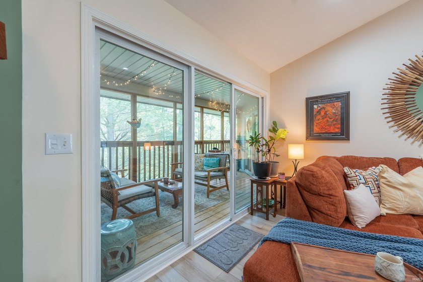 Beautifully updated 2-bedroom, 2-bath, single-level condo - photo 5