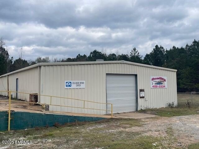 Exceptional Commerial Opportunity with flexible options! This - photo 3