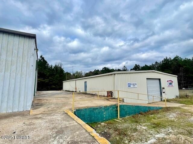 Exceptional Commerial Opportunity with flexible options! This - photo 6