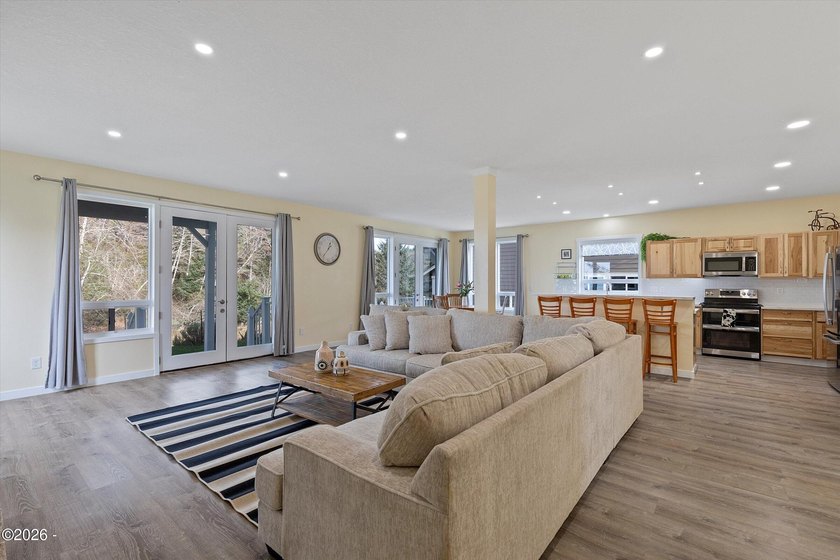 Roads End spacious and modern expansive open concept living home - photo 11