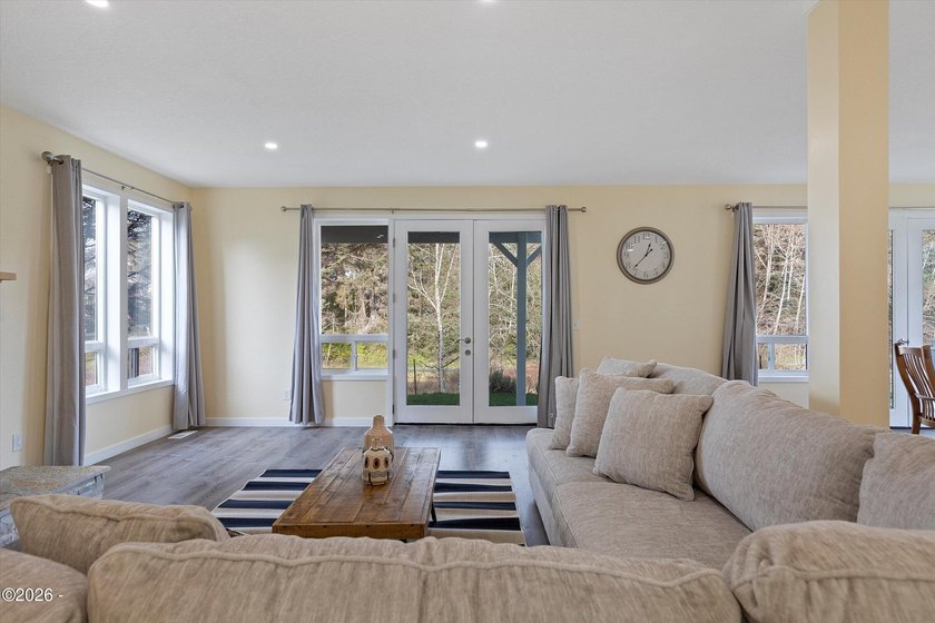 Roads End spacious and modern expansive open concept living home - photo 12