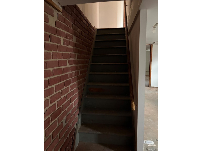 Very Nice and clean property needs some repairs SOLD AS IS - photo 13