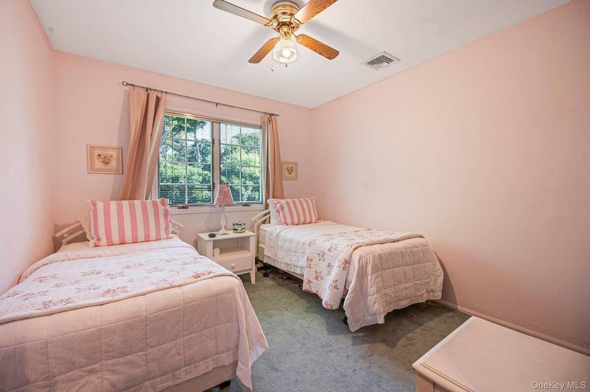 Spacious and well-maintained L-shaped ranch offering the perfect - photo 15