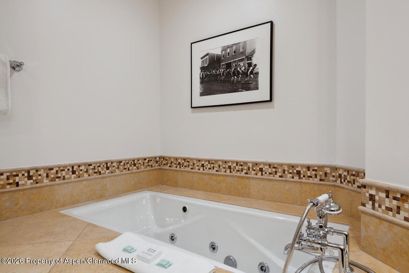 2024 renovations completed (including new decor, furniture - photo 16