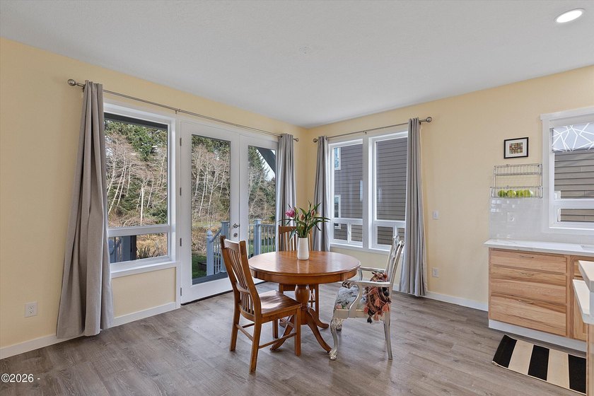 Roads End spacious and modern expansive open concept living home - photo 17