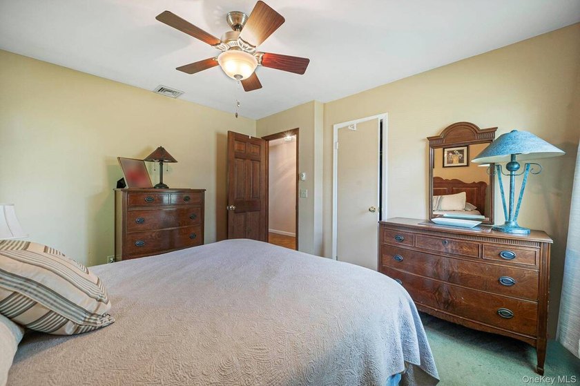 Spacious and well-maintained L-shaped ranch offering the perfect - photo 17