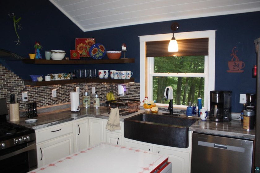 Beautiful custom-built lake home with breathtaking panoramic - photo 9
