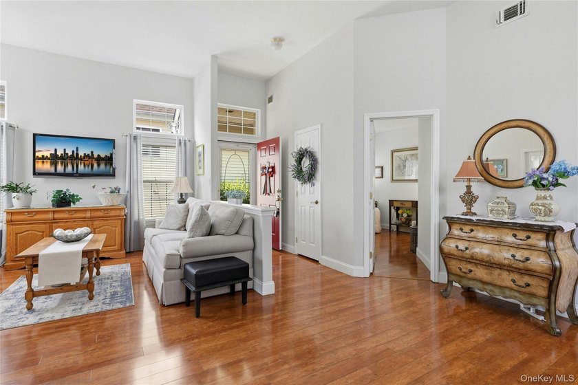 The Beautiful Detached Maidstone Model Is Located In The - photo 4