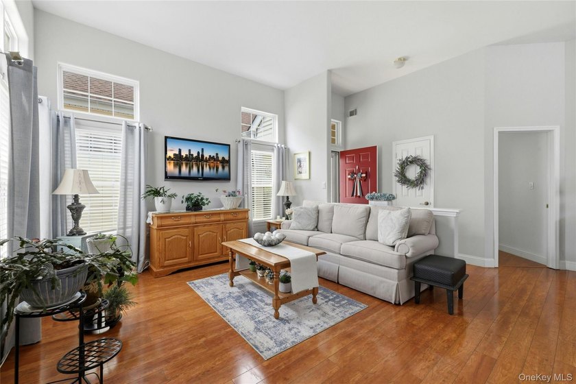 The Beautiful Detached Maidstone Model Is Located In The - photo 5