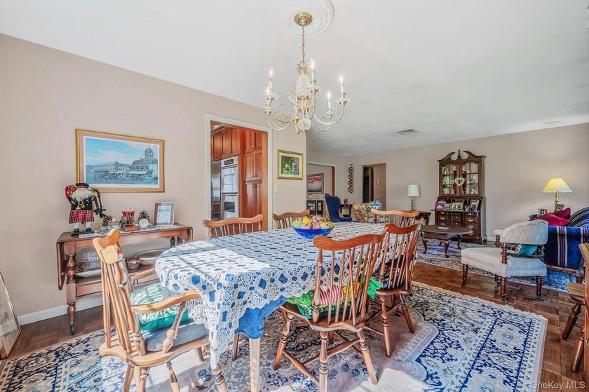 Spacious and well-maintained L-shaped ranch offering the perfect - photo 26
