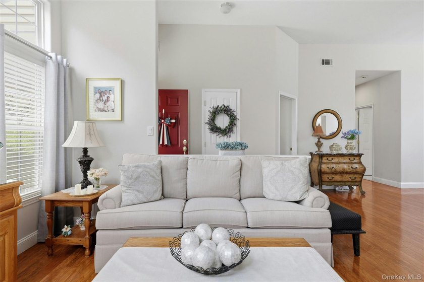 The Beautiful Detached Maidstone Model Is Located In The - photo 7