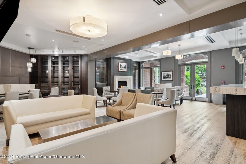 2024 renovations completed (including new decor, furniture - photo 28