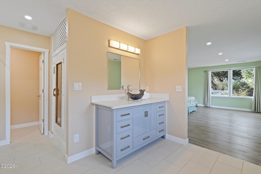 Roads End spacious and modern expansive open concept living home - photo 34