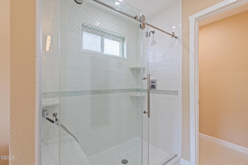 Roads End spacious and modern expansive open concept living home - photo 36
