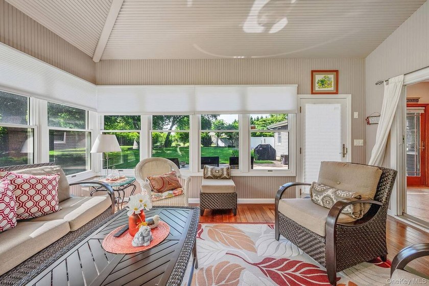 Spacious and well-maintained L-shaped ranch offering the perfect - photo 39