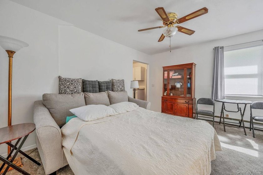 Spacious and well-maintained L-shaped ranch offering the perfect - photo 42