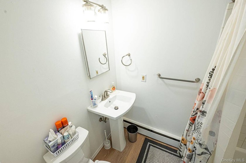 Spacious and well-maintained L-shaped ranch offering the perfect - photo 44