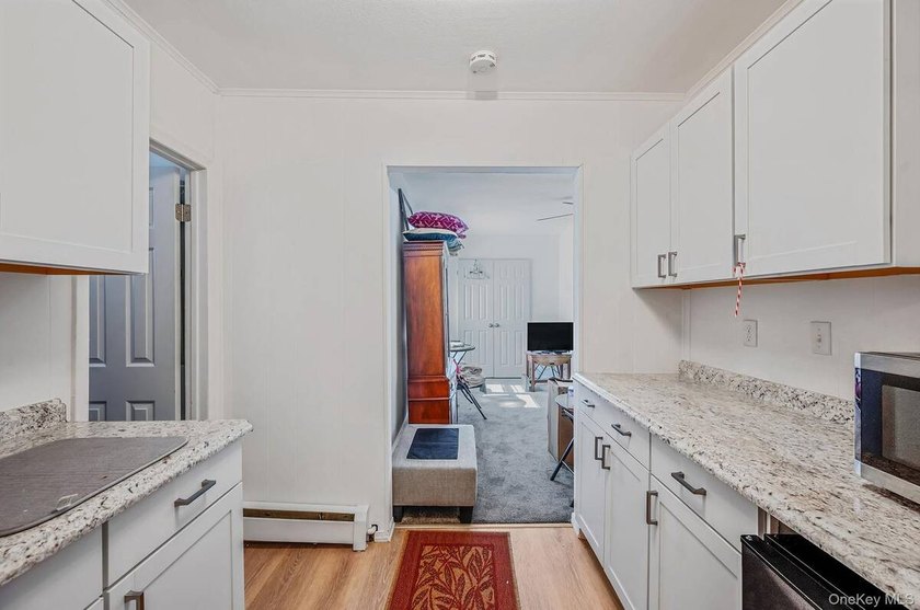 Spacious and well-maintained L-shaped ranch offering the perfect - photo 46