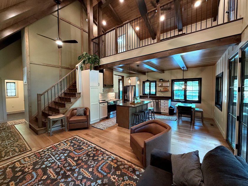 Experience The Kestrel, mountain living at its finest in this - photo 3
