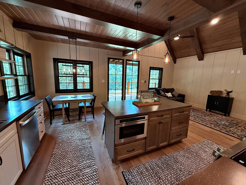 Experience The Kestrel, mountain living at its finest in this - photo 6