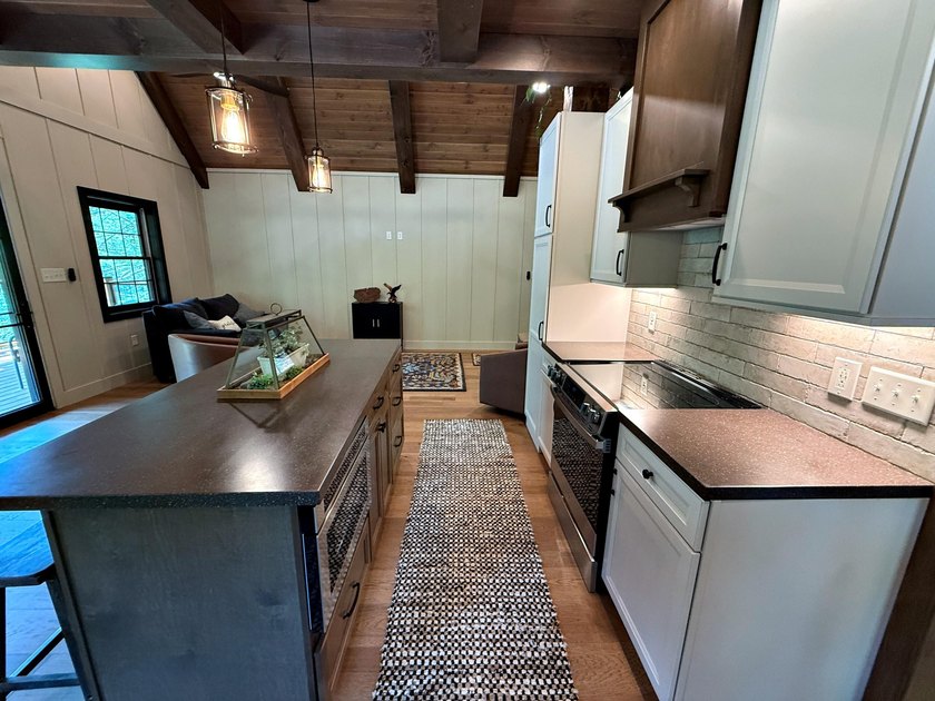 Experience The Kestrel, mountain living at its finest in this - photo 8