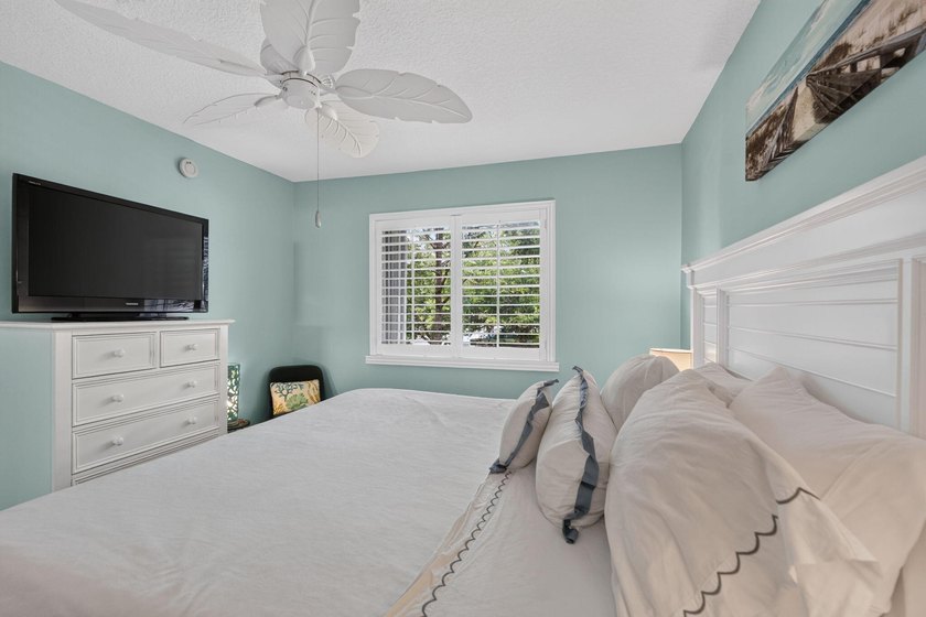 3-bedroom, 2-bathroom condominium in the highly desirable - photo 18