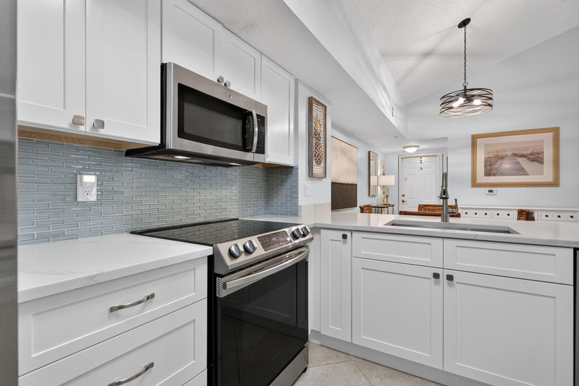 3-bedroom, 2-bathroom condominium in the highly desirable - photo 35
