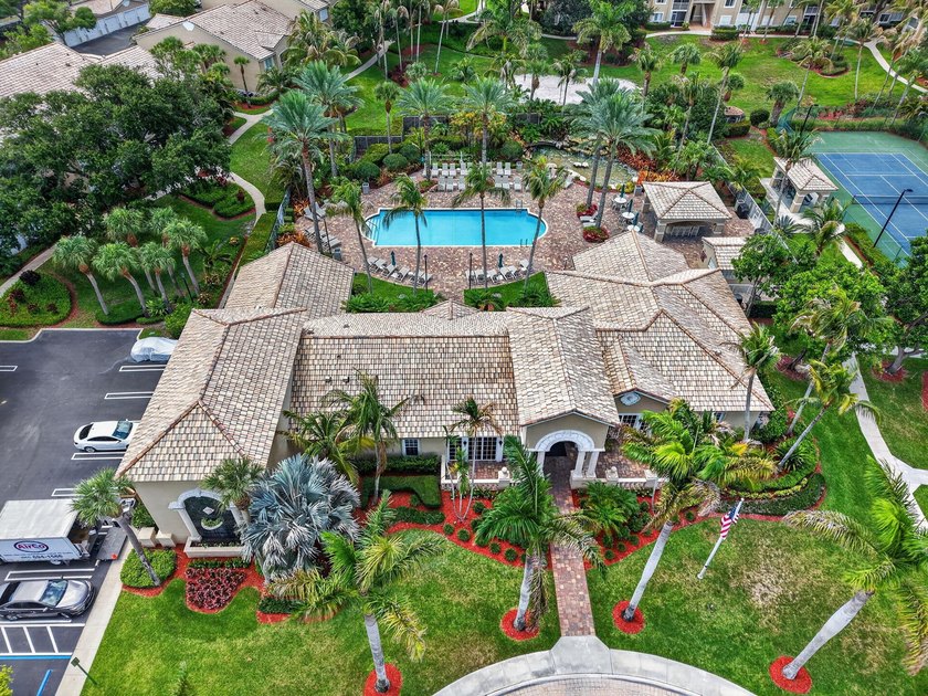 3-bedroom, 2-bathroom condominium in the highly desirable - photo 40