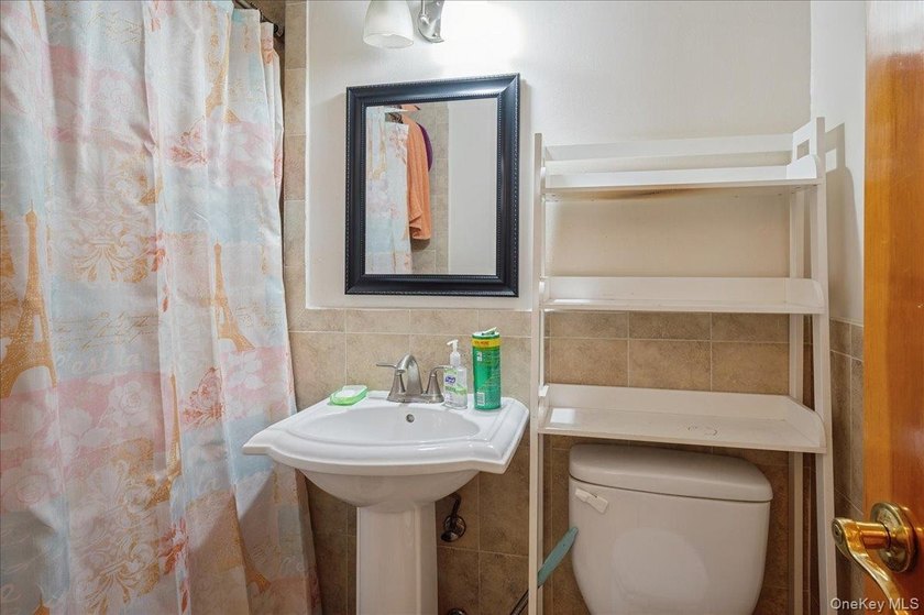 Charming 2-bedroom, 1-bathroom co-op apartment with breathtaking - photo 10