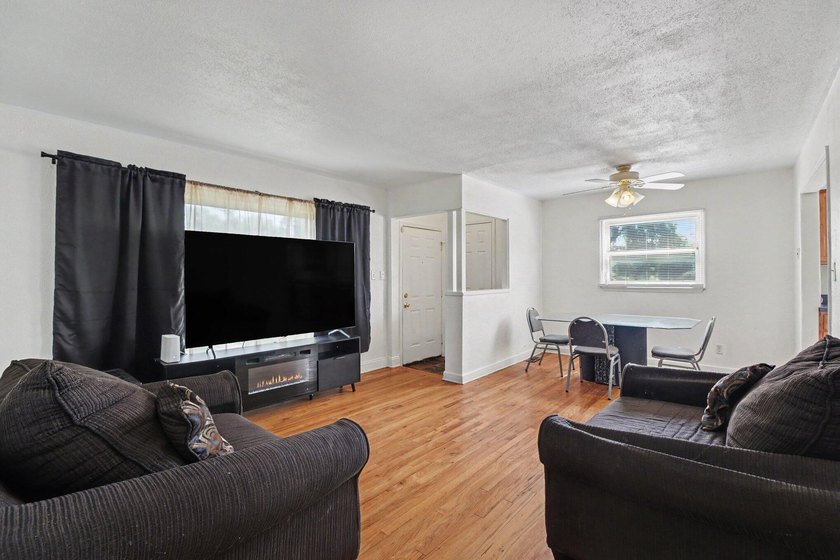 Move right in to this charming ranch style home just across from - photo 5