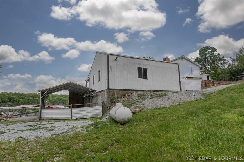 4-bed, 2-bath waterfront home in the Turkey Creek arm of Lake of - photo 12