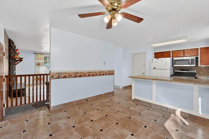 Welcome to your next home ! This beautiful brick home is - photo 12